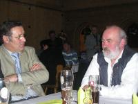 Abschlussfeier_AH_ 002 Ex - Ah - Leiter Huppo im Gespräch mit dem Bald - 50ger Konrad